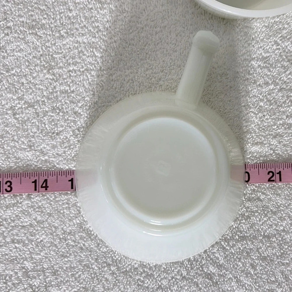 Vintage Anchor Hocking Milk Glass Small  Bowls With Handles x2 - Picture 12 of 13